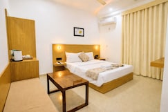 Citrine Hotel - 10 minutes from Railway Station, Dimapur