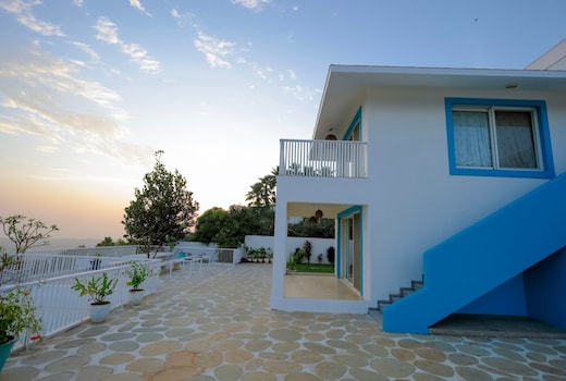 Casa Singh Akama Homes.