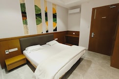 LL Palace, Hinganghat