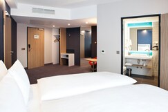 Holiday Inn Express Dusseldorf Airport By IHG, Dusseldorf