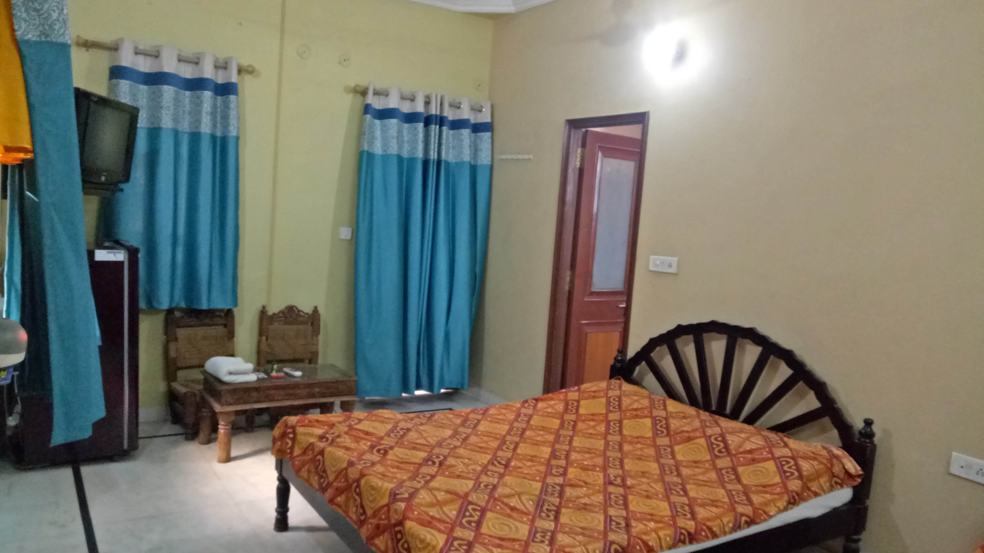 Aashiyana Guest House - Tap to explore photos