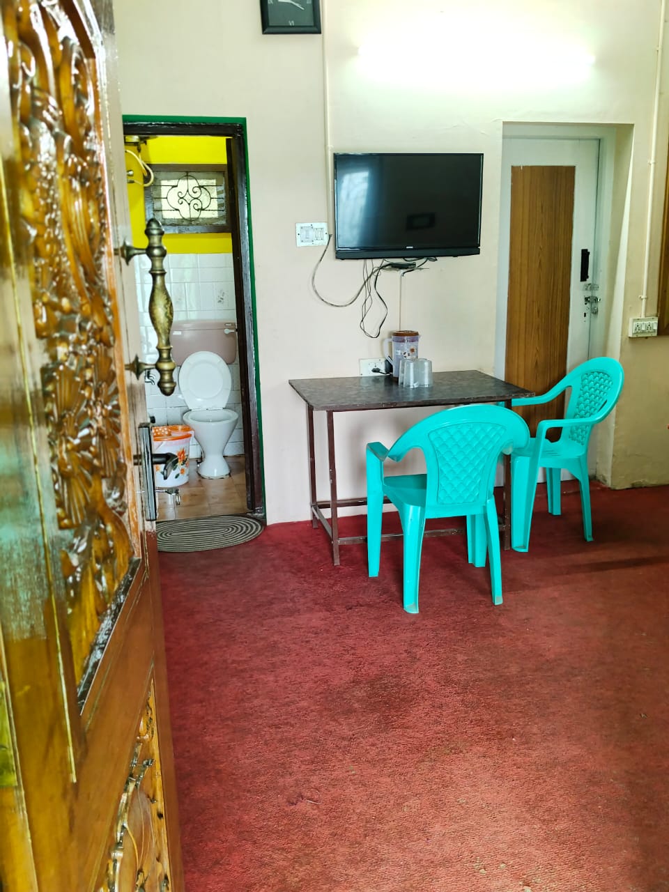 King Palace Home Stay - Tap to explore photos