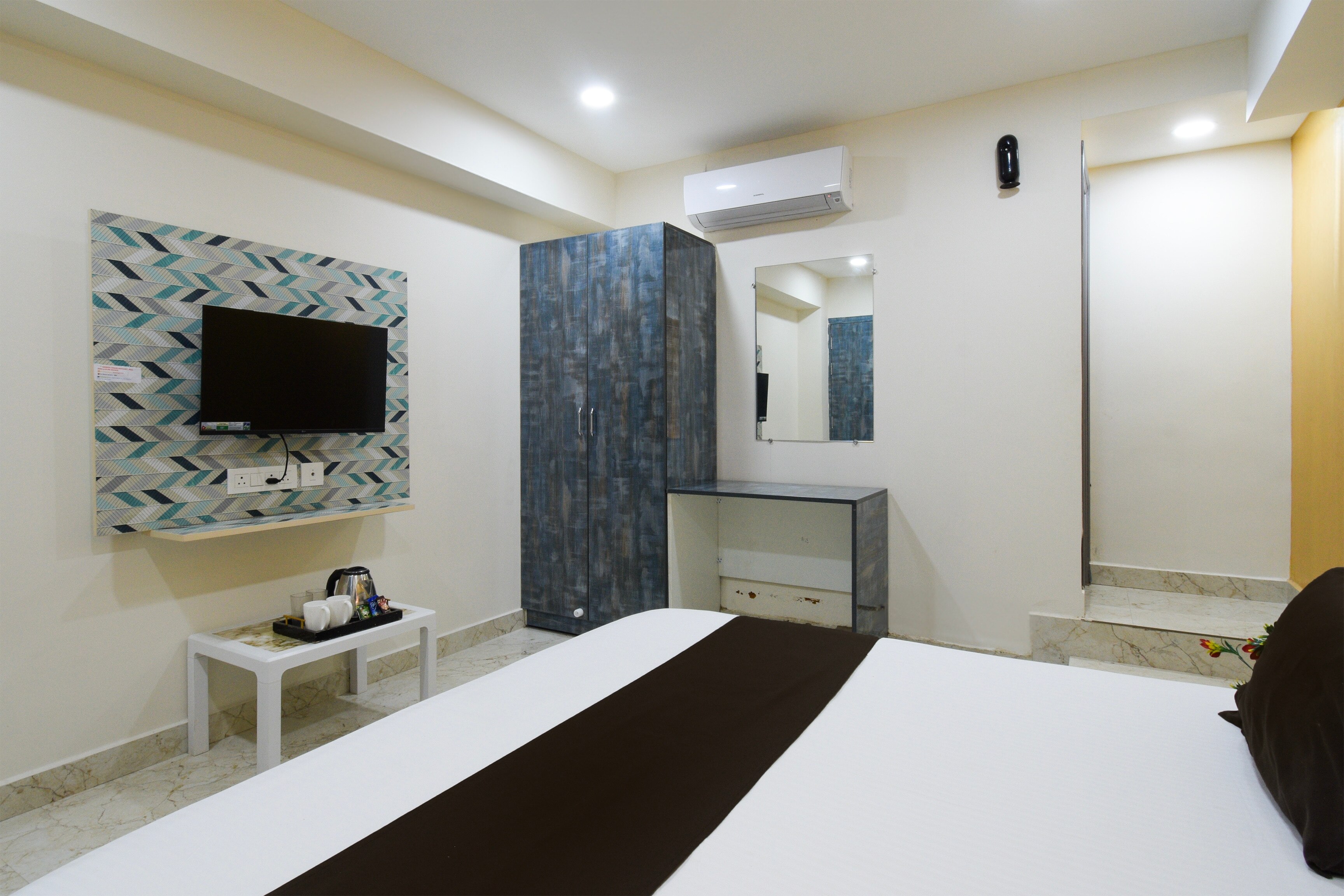 Super Townhouse Ganesh Grand - Tap to explore photos