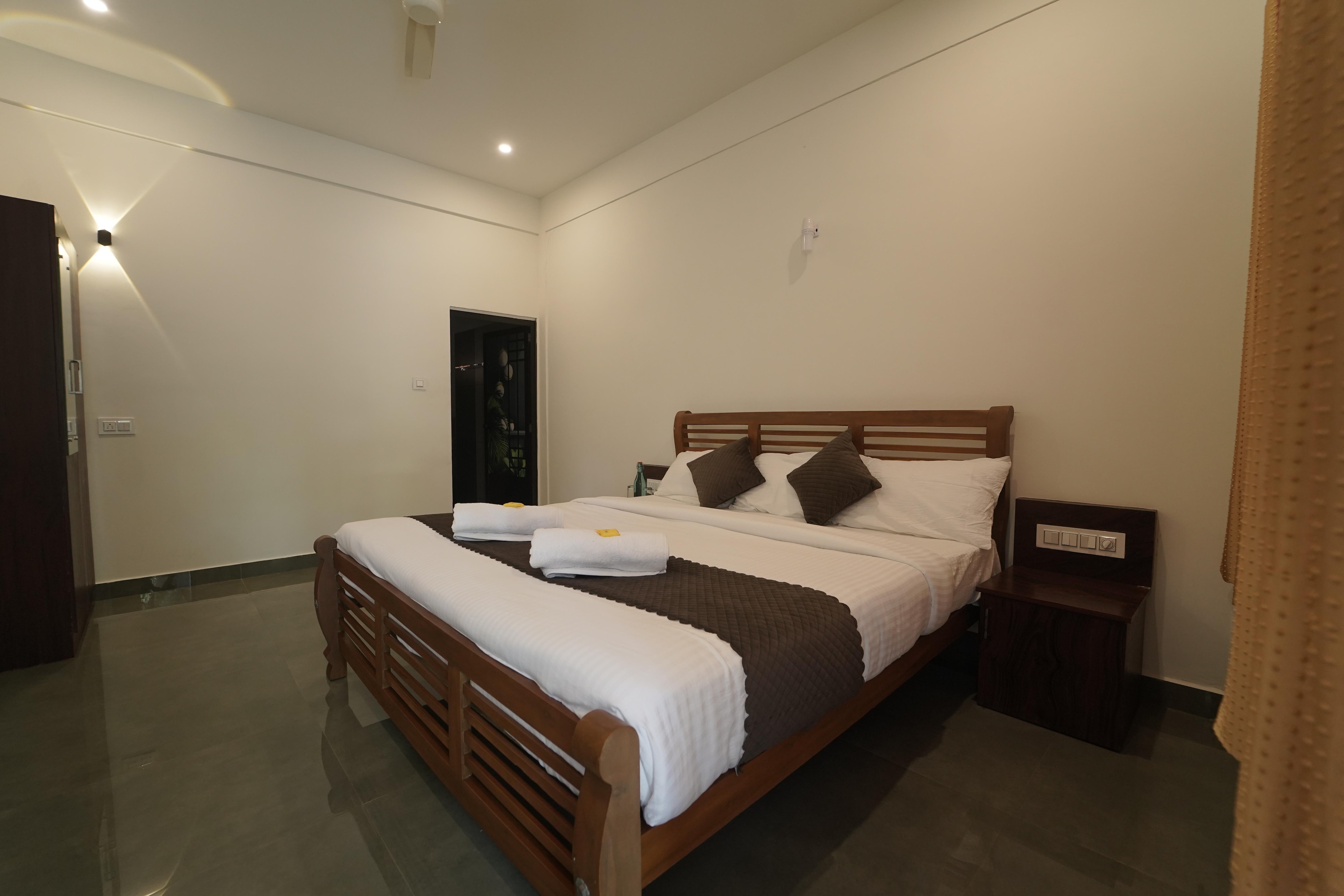Tuskermark Safari Lodge - Tap to explore photos
