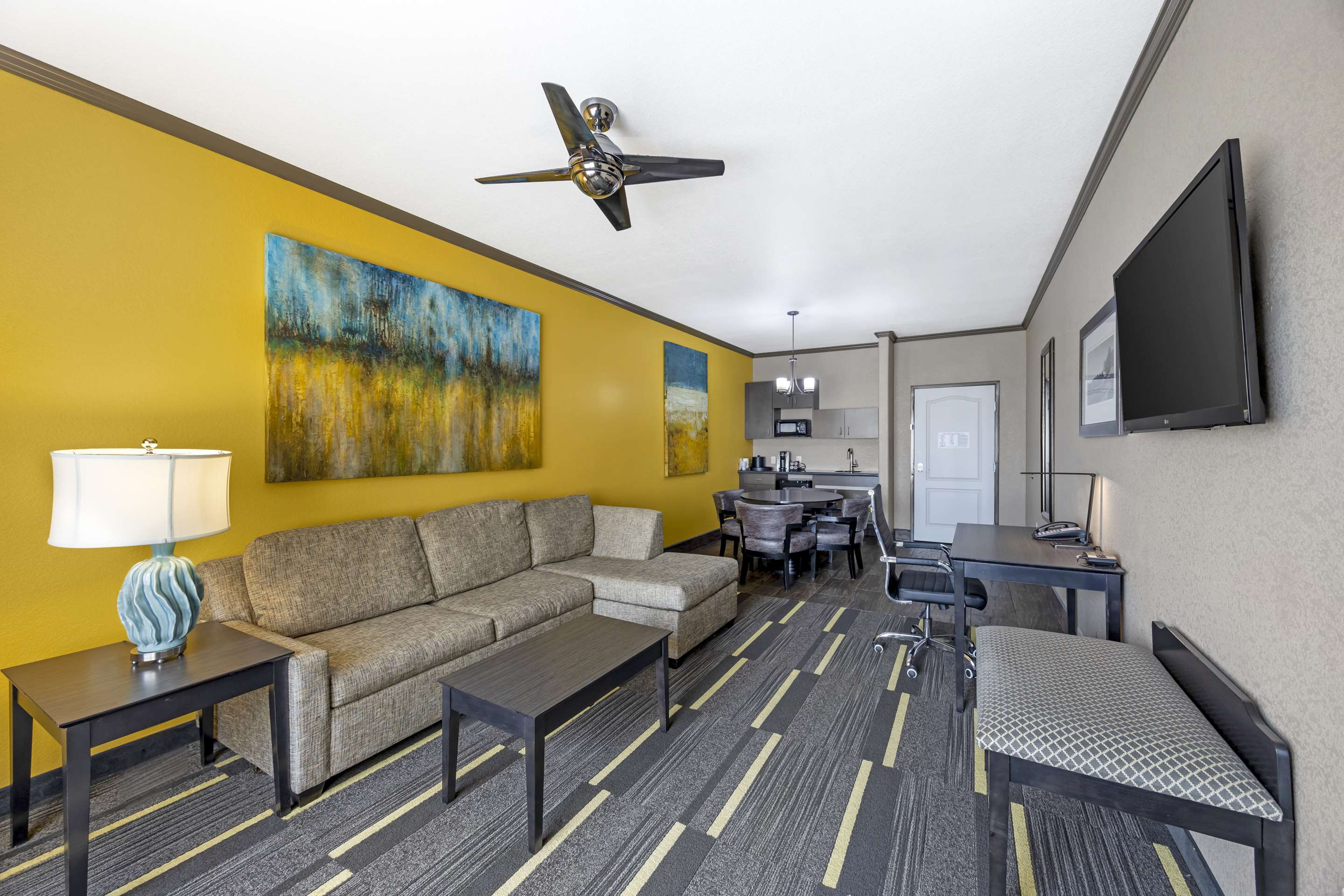 Best Western Plus Emerald Inn & Suites - Tap to explore photos