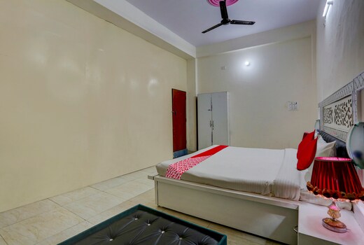 OYO 90856 HOTEL MANNAT