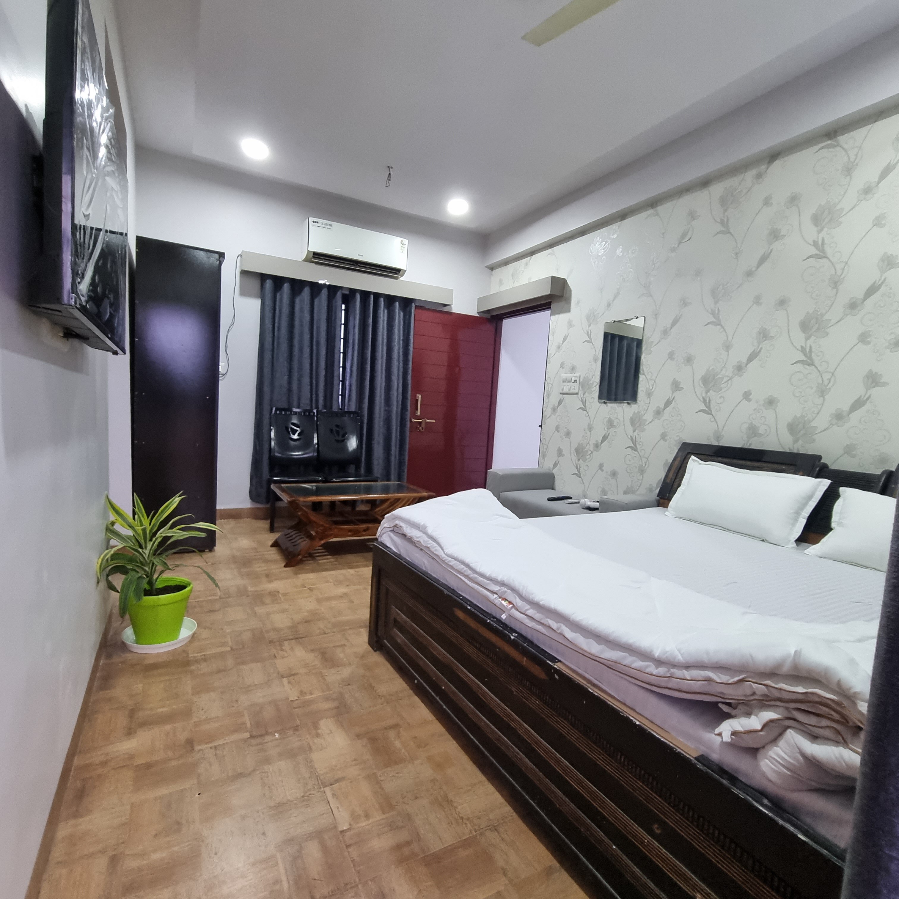 Leela Homestay - Marigold - Tap to explore photos