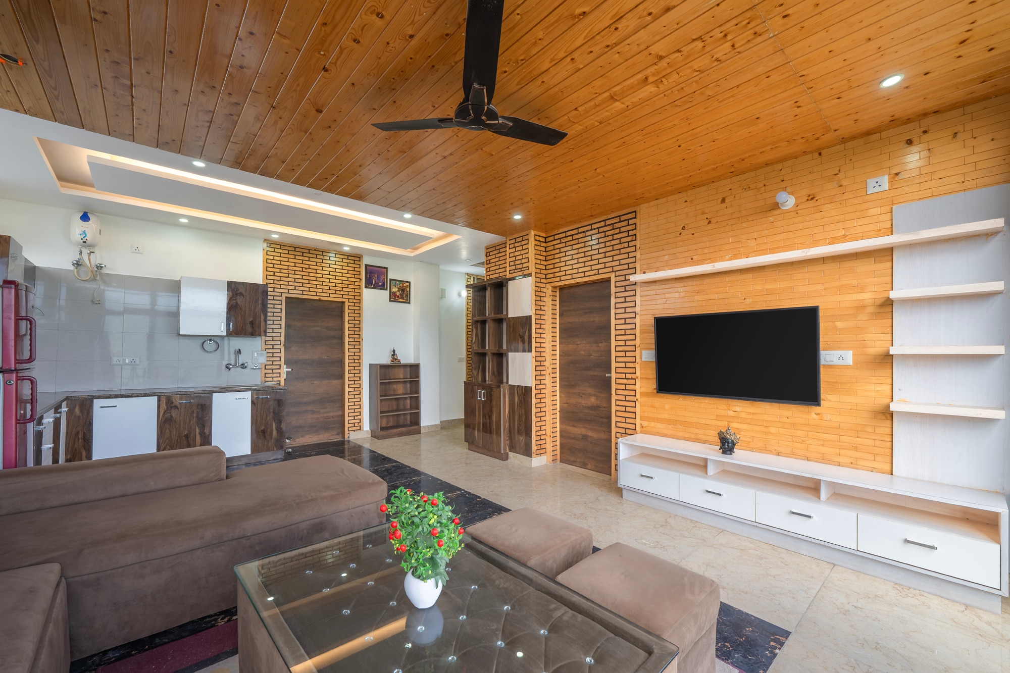 Luxury 2 BHK Hideaway with Stunning Views in Kasauli - Tap to explore photos