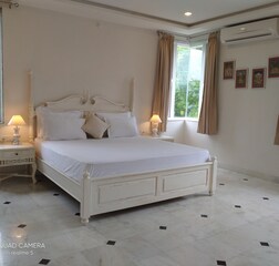 Boutique King Room