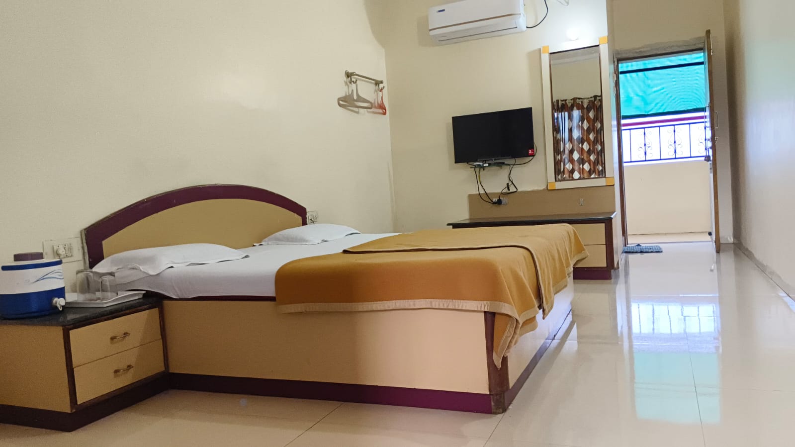 Hotel Kesar - Tap to explore photos