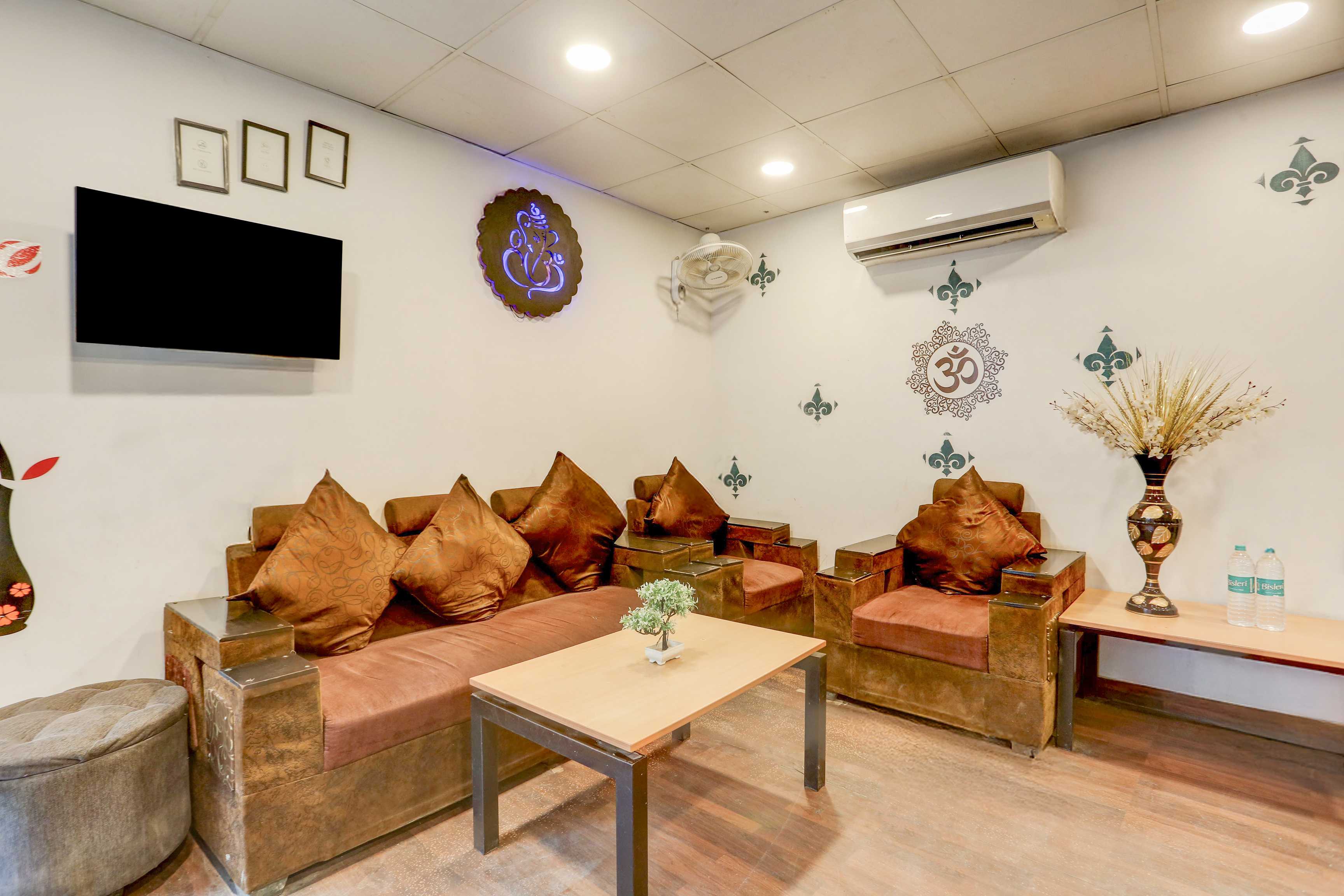 OYO Townhouse Anmol Residency - Tap to explore photos