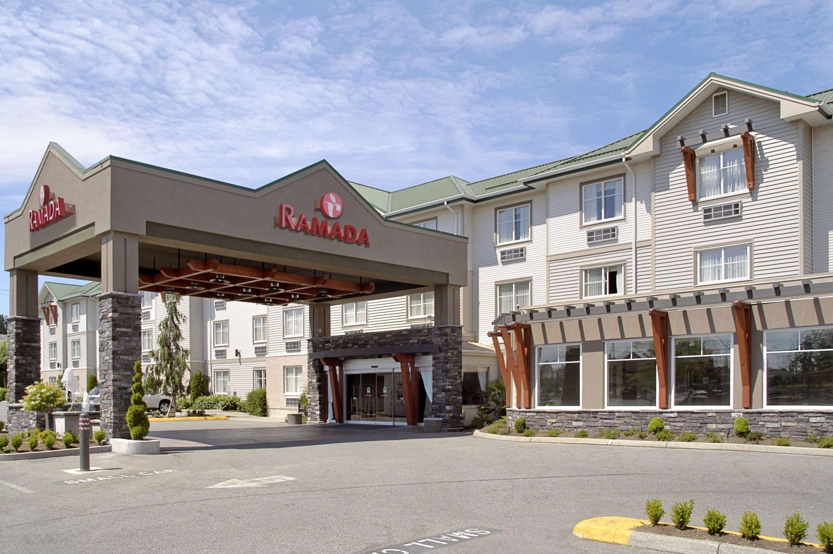 Ramada by Wyndham Surrey/Langley - Tap to explore photos