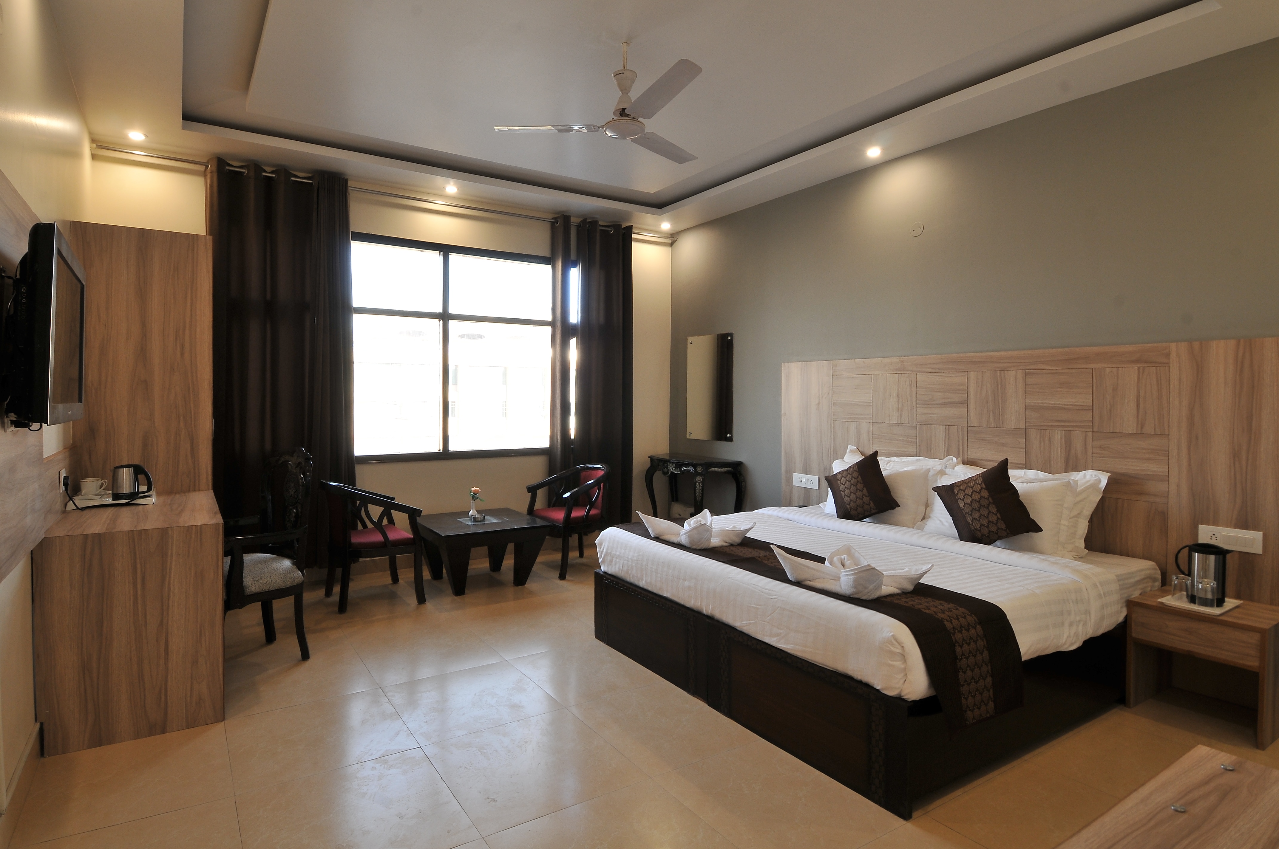 Hotel Ekant - Tap to explore photos
