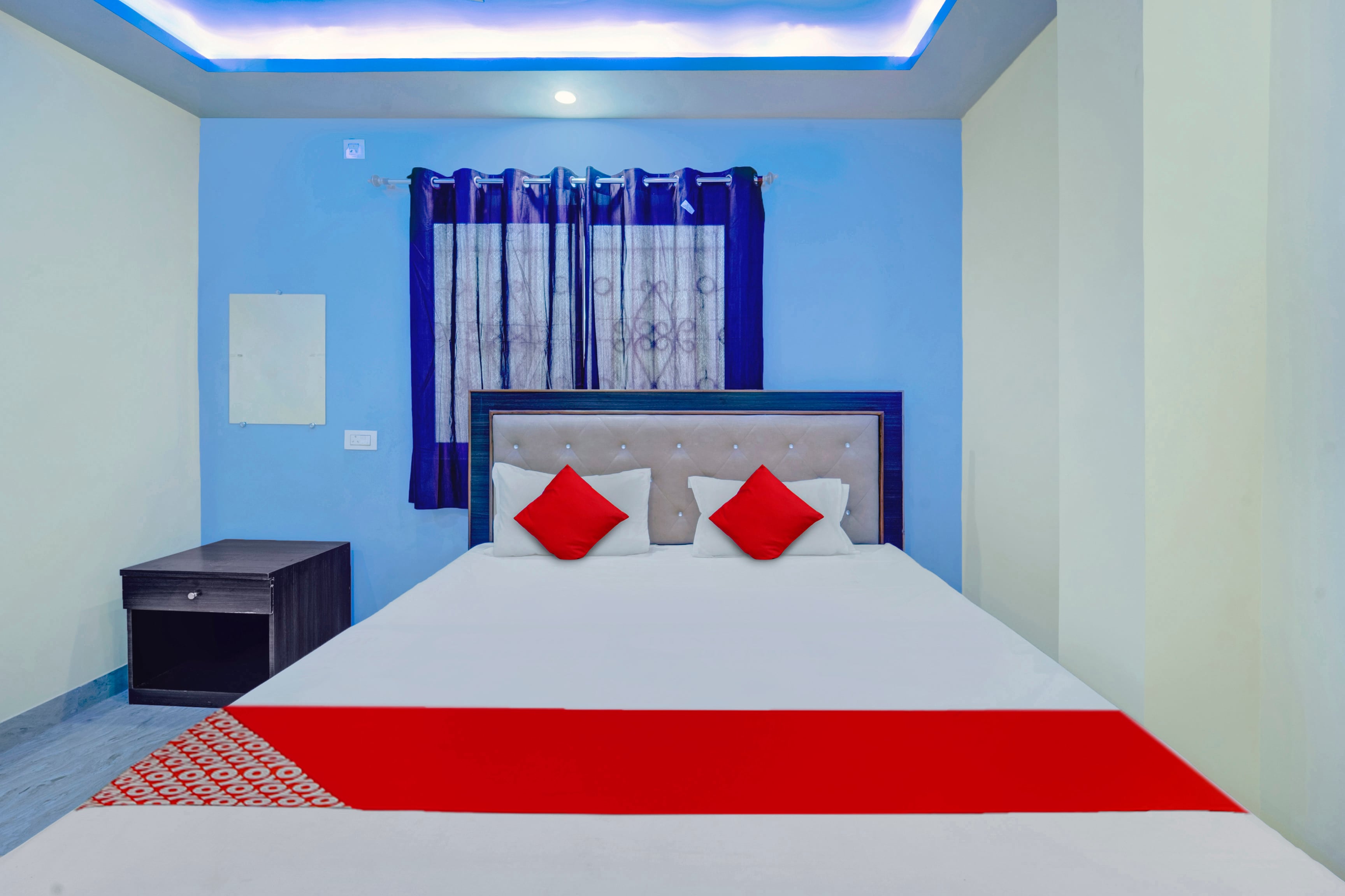 819868 Hotel Savera - Tap to explore photos