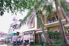 Hotel O Golden Sky, Indore