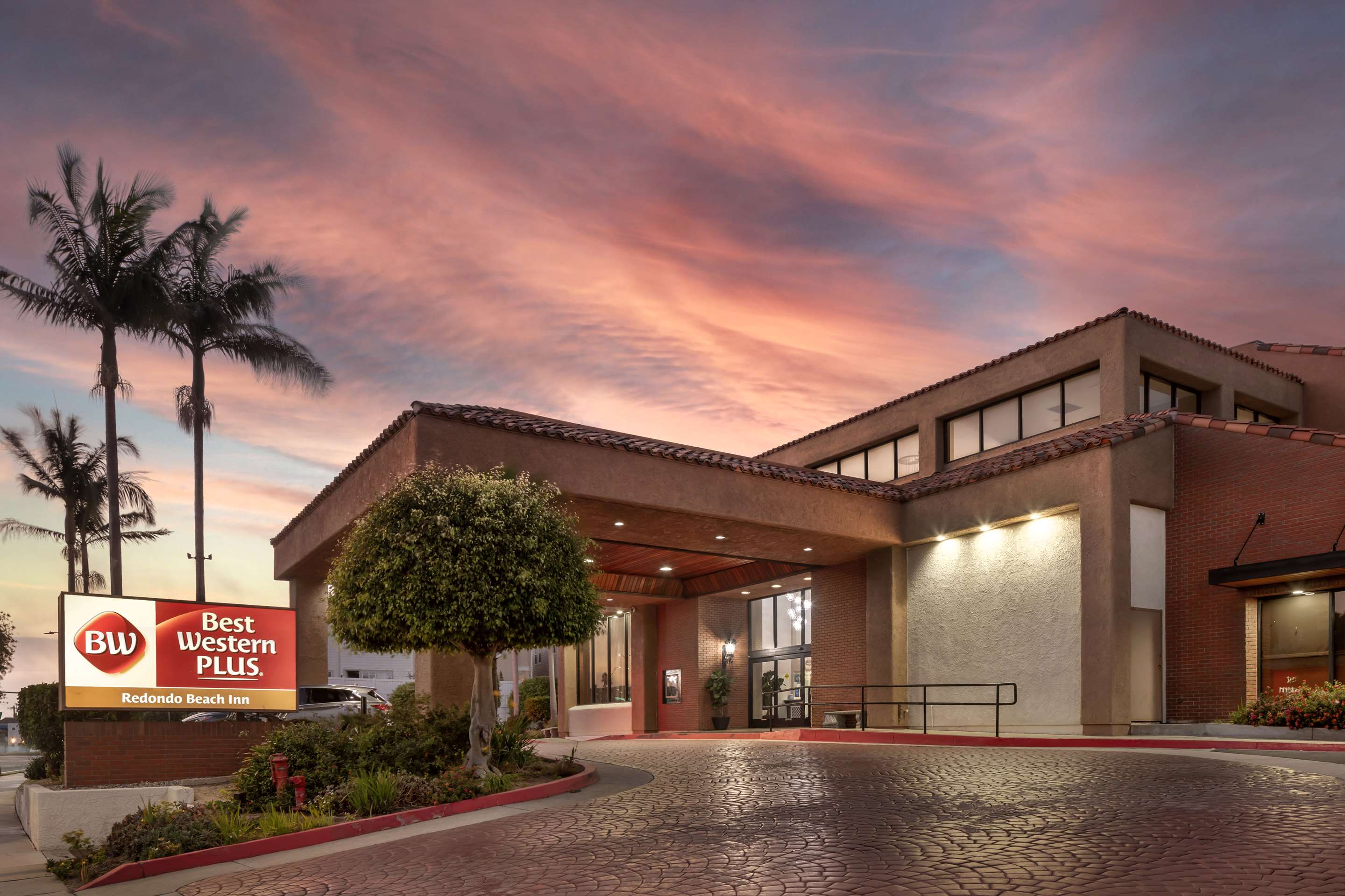 Best Western Plus Redondo Beach Inn - Tap to explore photos