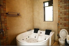 4 BHK Aftab Villa with Pool, Lonavala