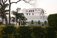 MUDFORT KUCHESAR, Hapur