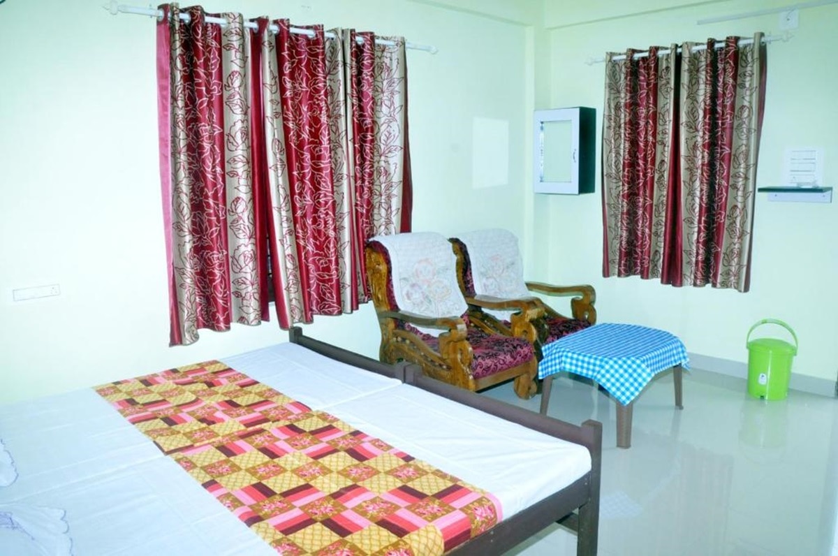 Revathy Tourist Home - Tap to explore photos