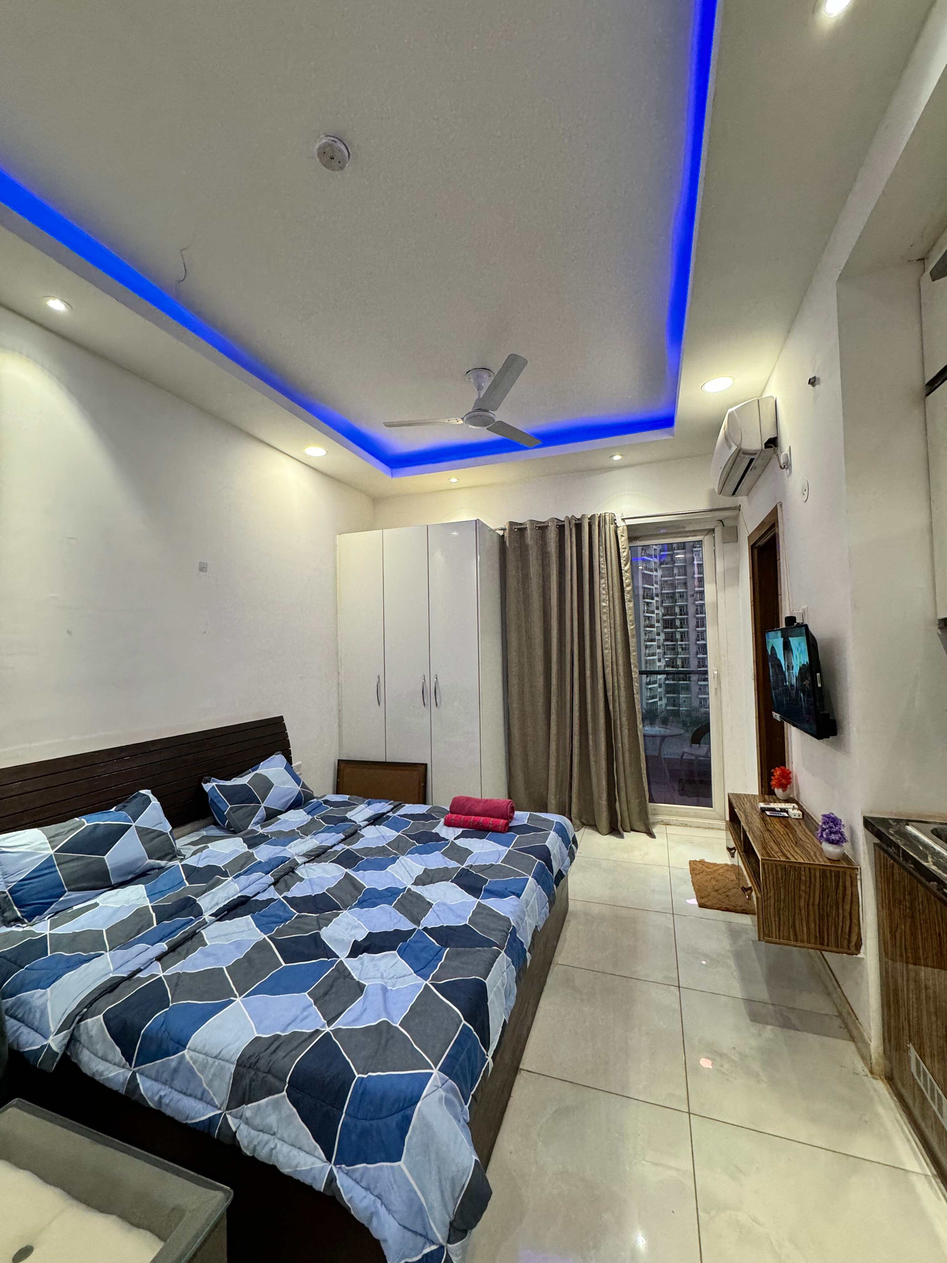 Luxurious Studio Apartments with Panoramic Views - Tap to explore photos