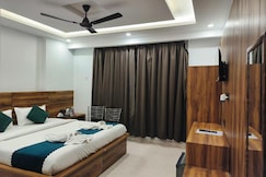 Hotel Vaidik Ganga (Behind Parmarth Niketan Ashram), Satpuli