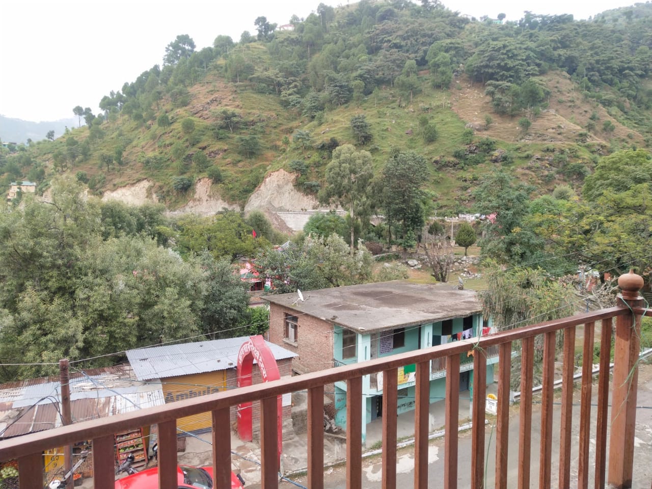 Foot Hill Homestay - Tap to explore photos