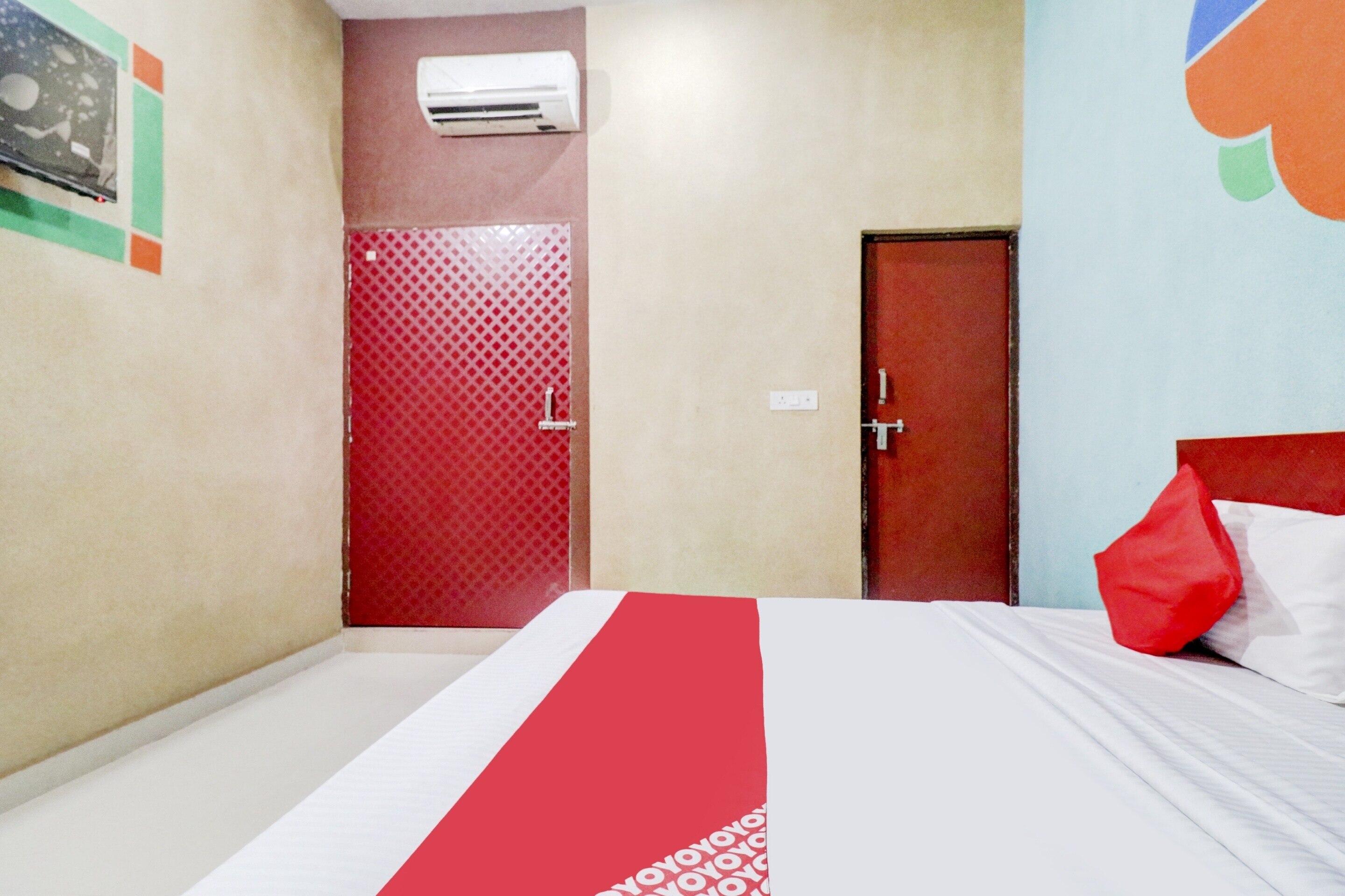 Hotel O Mahakal - Tap to explore photos