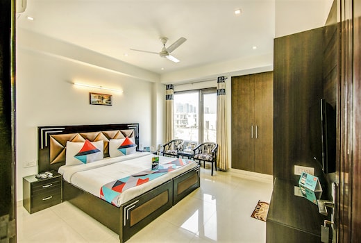 Via Hemkunt Residency - Nr Yatharth Super Speciality Hospital - Noida 110