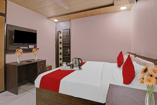 OYO 90274 Hotel Knight Inn