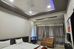 Hotel Royal Residency (100 Meters from Miraj Junction & Bus Stand), Sangli