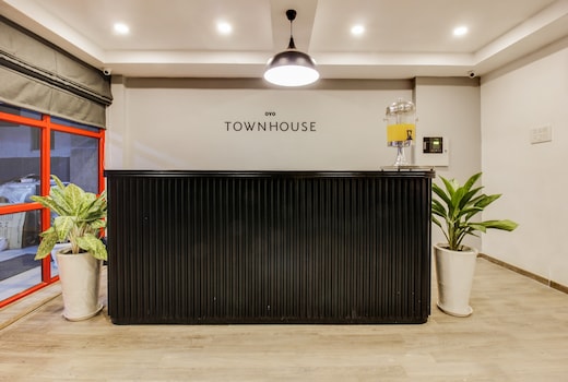 Super Townhouse 359 Begumpet Near Hyderabad Central