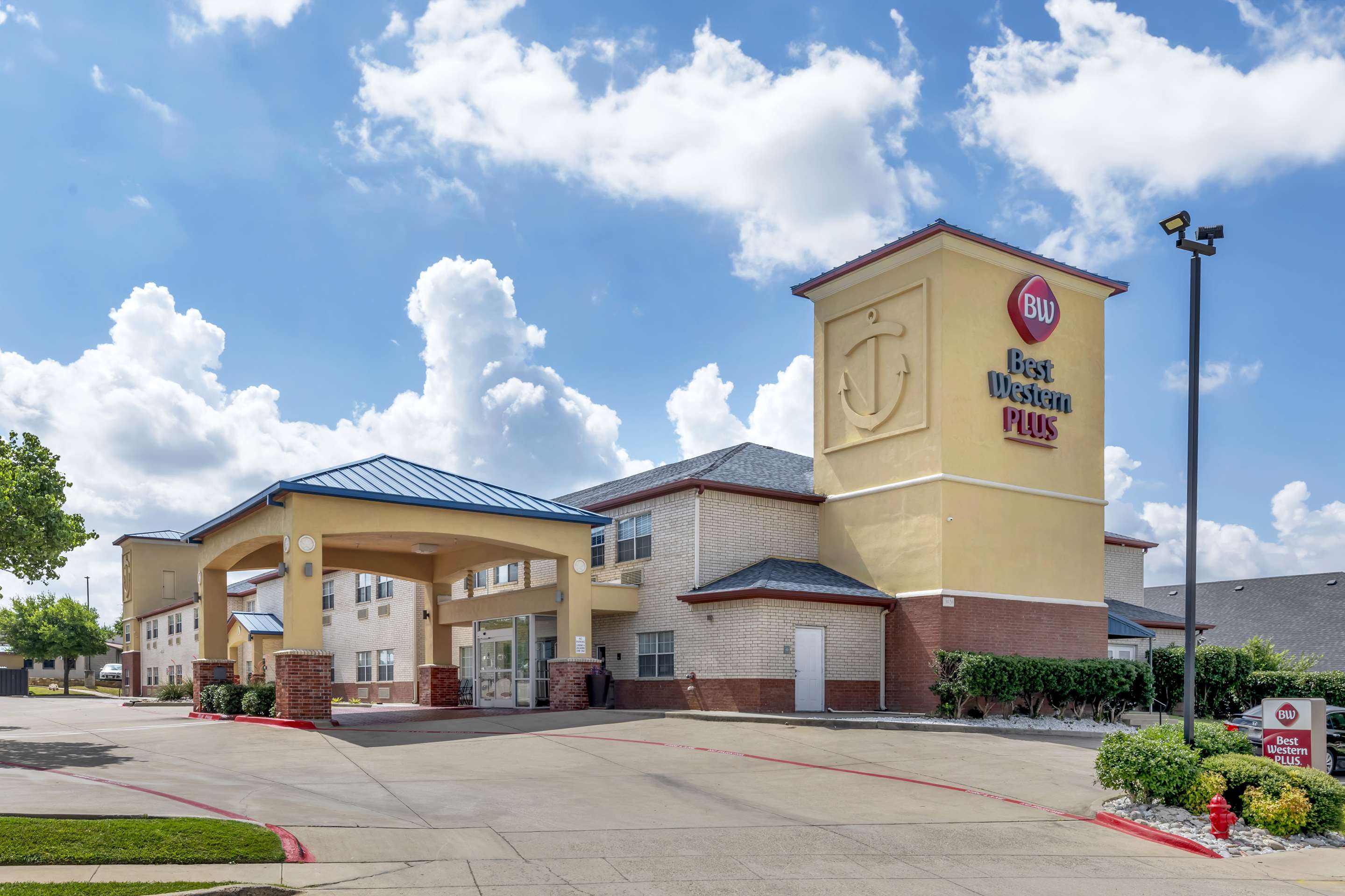 Best Western Plus Lake Worth Inn & Suites - Tap to explore photos