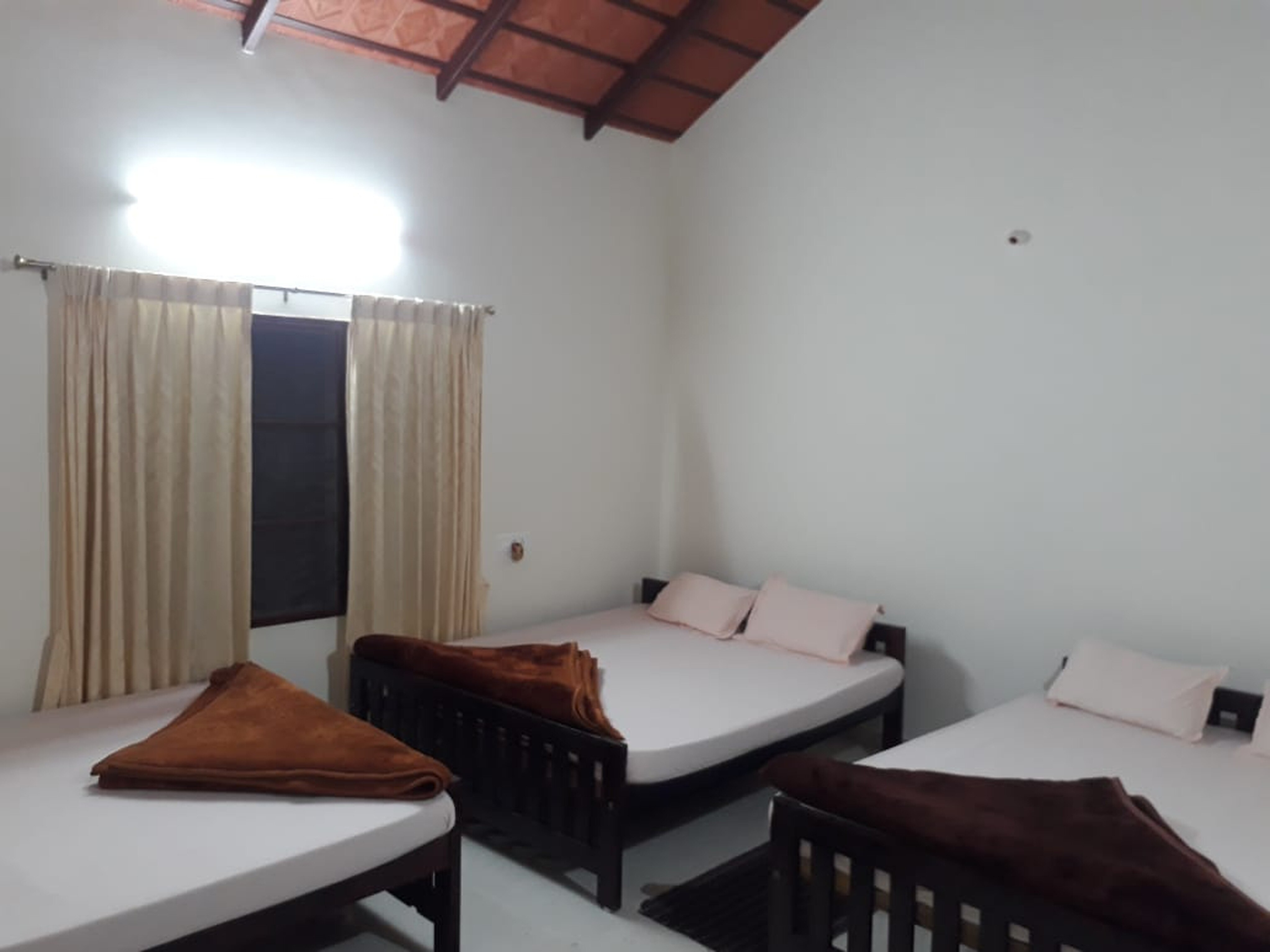Hoysala Nature Stay - Tap to explore photos