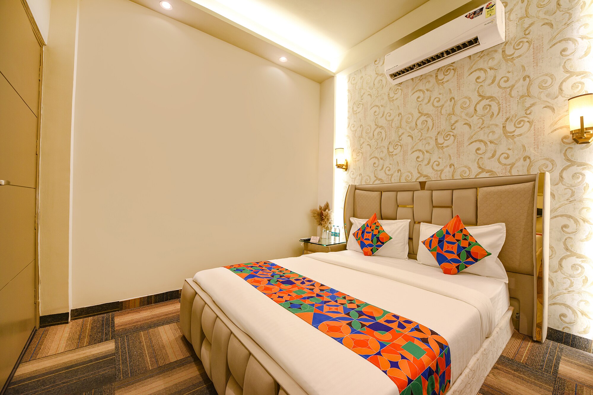 FabHotel Vintage Inn - Nehru Place Market - Tap to explore photos