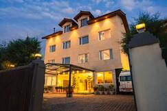 THE AZARA, Srinagar