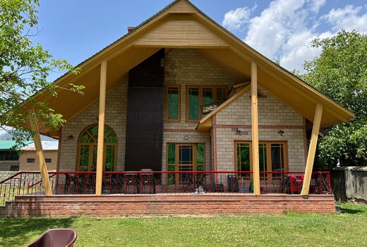Birdsong 3BR Stay with Riverside by Homeyhuts-2