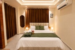 Lumi Haus Cozy 1BHK with Home Theatre Retreat, Gurgaon