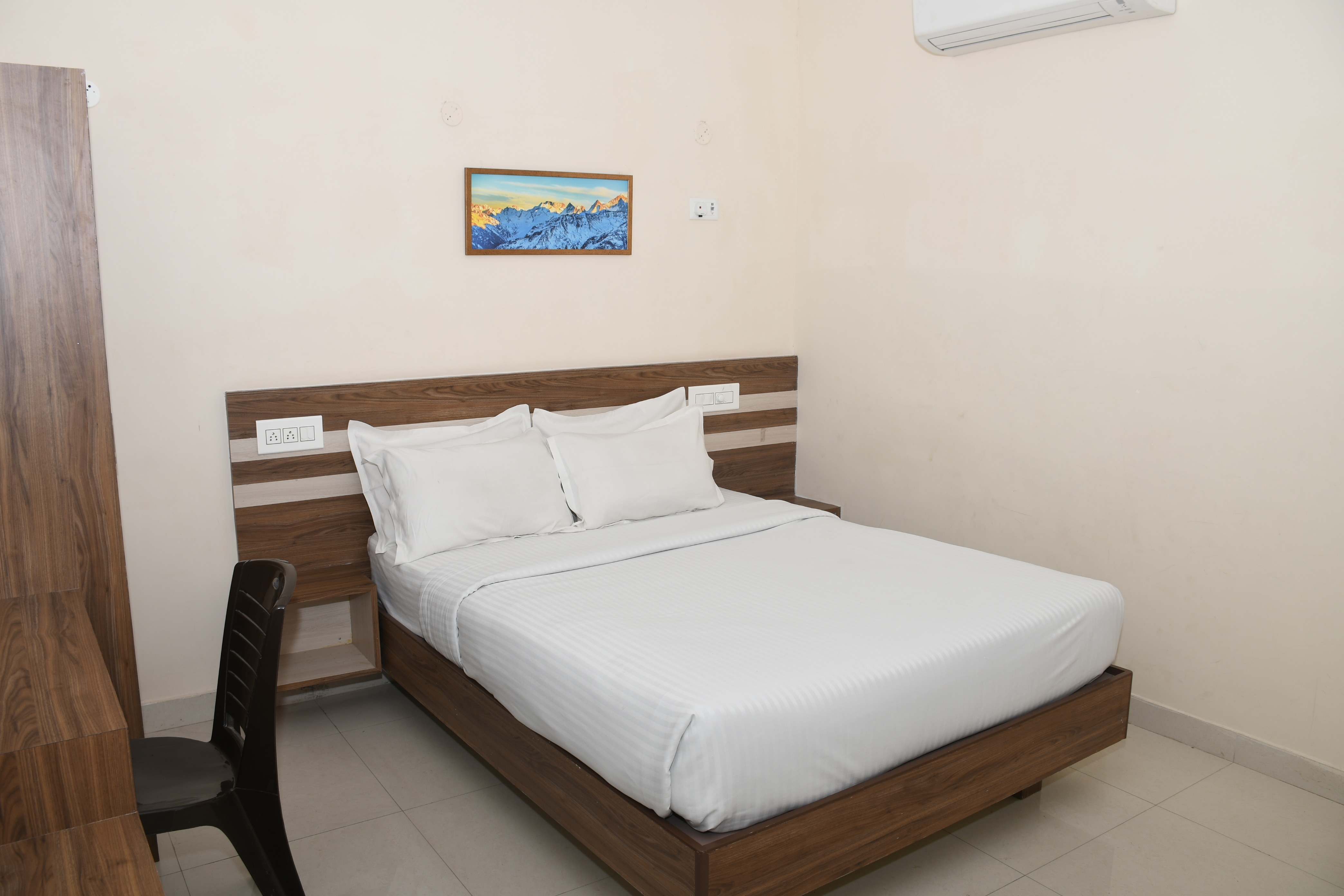 Vasantham Inn - Tap to explore photos