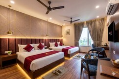 Hotel The Angel Pink Premium Rooms At Kaushambi, Ghaziabad