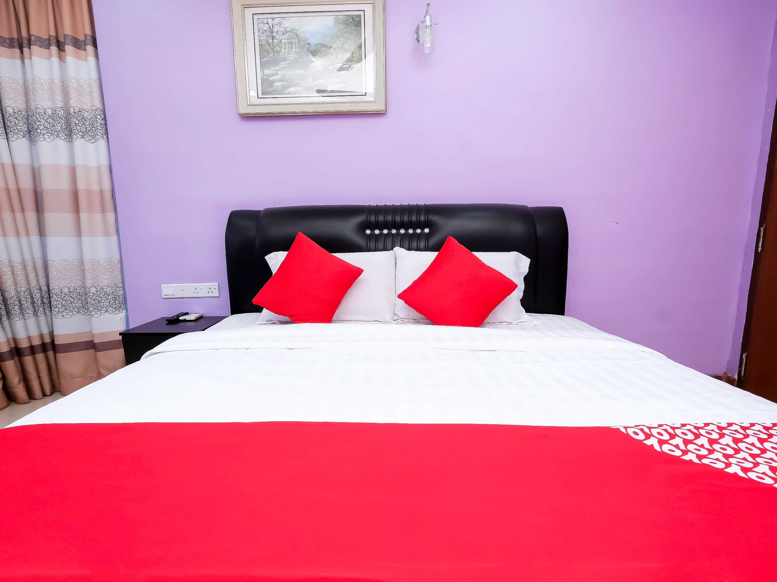 OYO 714 Arina Hotel Deluxe - Tap to explore photos