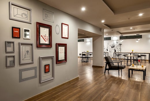 Signature Hotel Noida-62