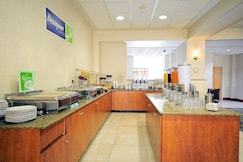 Holiday Inn Express & Suites Toluca Zona Aeropuerto, an IHG Hotel, Rayon