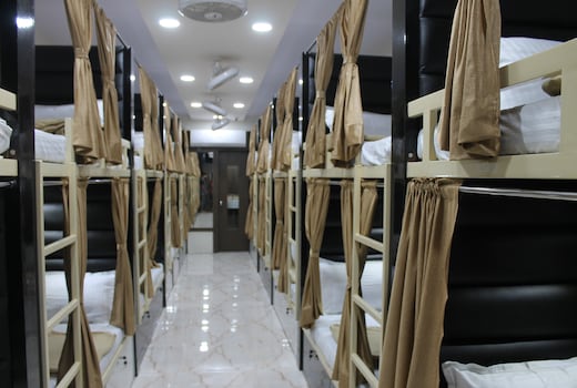 Metropolis Dormitory AC 24 Hours