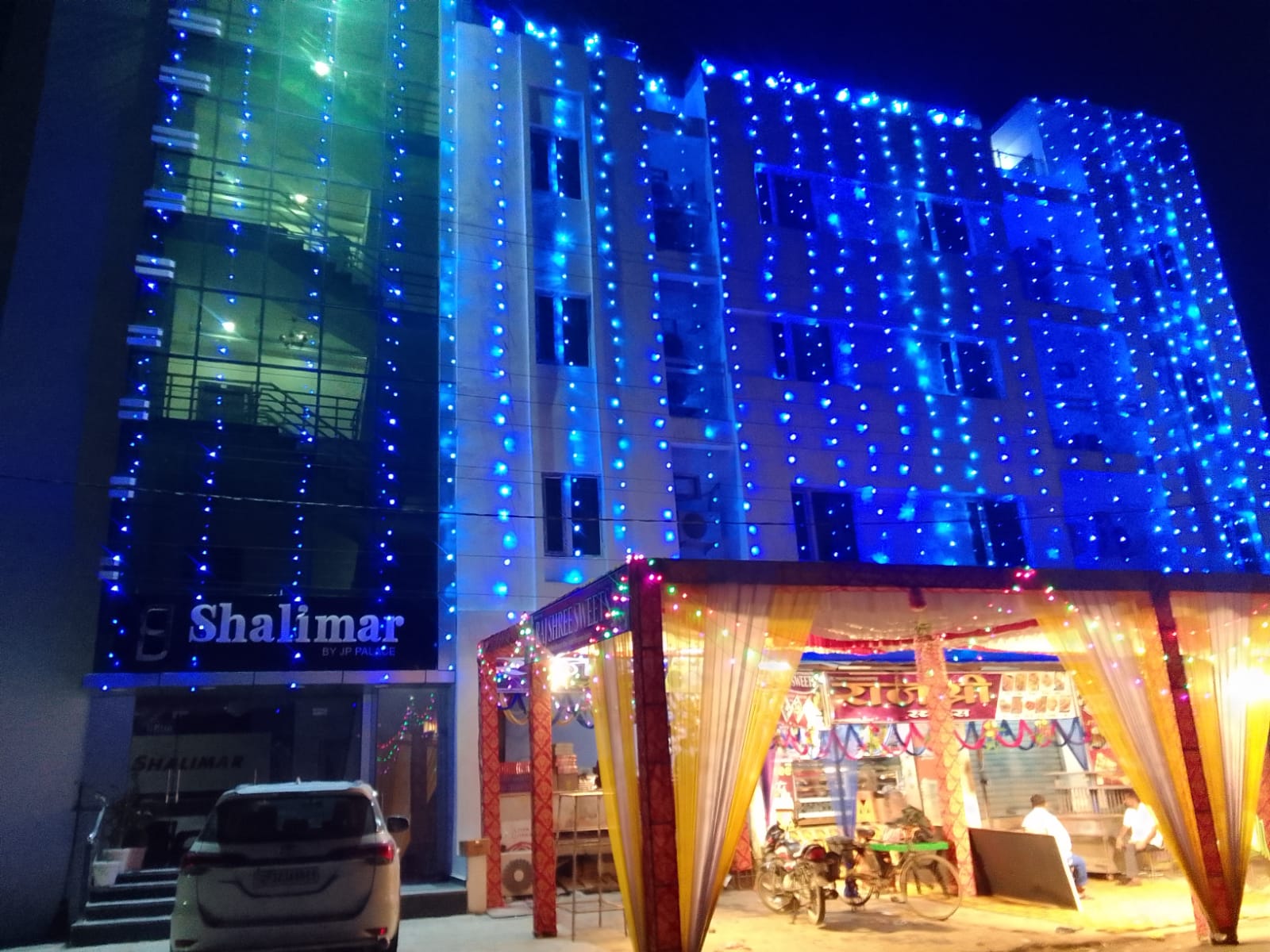 Hotel Shalimar - Tap to explore photos