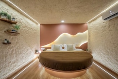 Earthy Inspired 1BHK near the sea, Alibaug