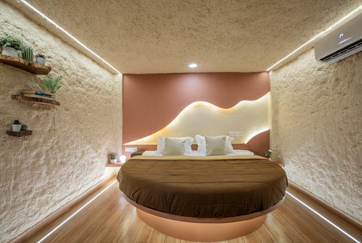 Earthy Inspired 1BHK near the sea