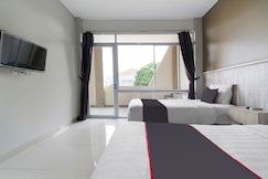 Capital O 1898 Louise Place, Cianjur