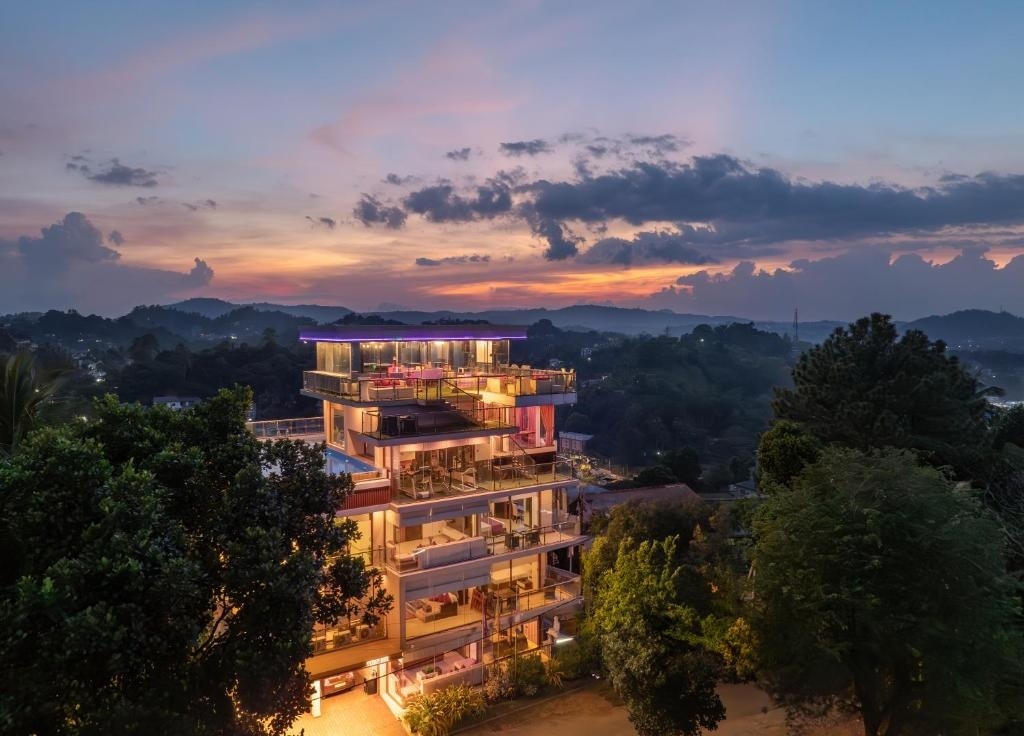 View360 Hotel Kandy - Tap to explore photos