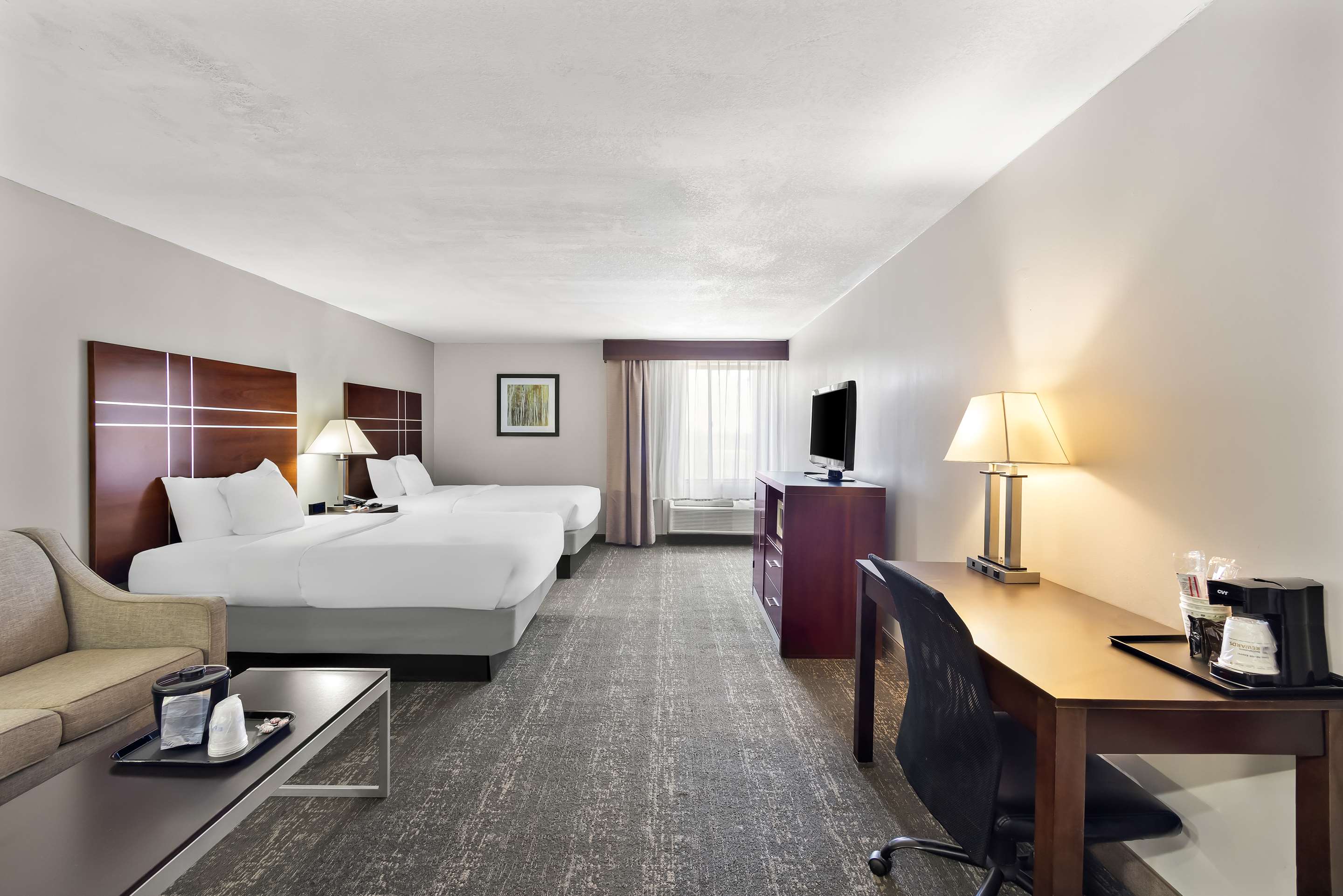 Best Western Luxbury Inn Fort Wayne - Tap to explore photos