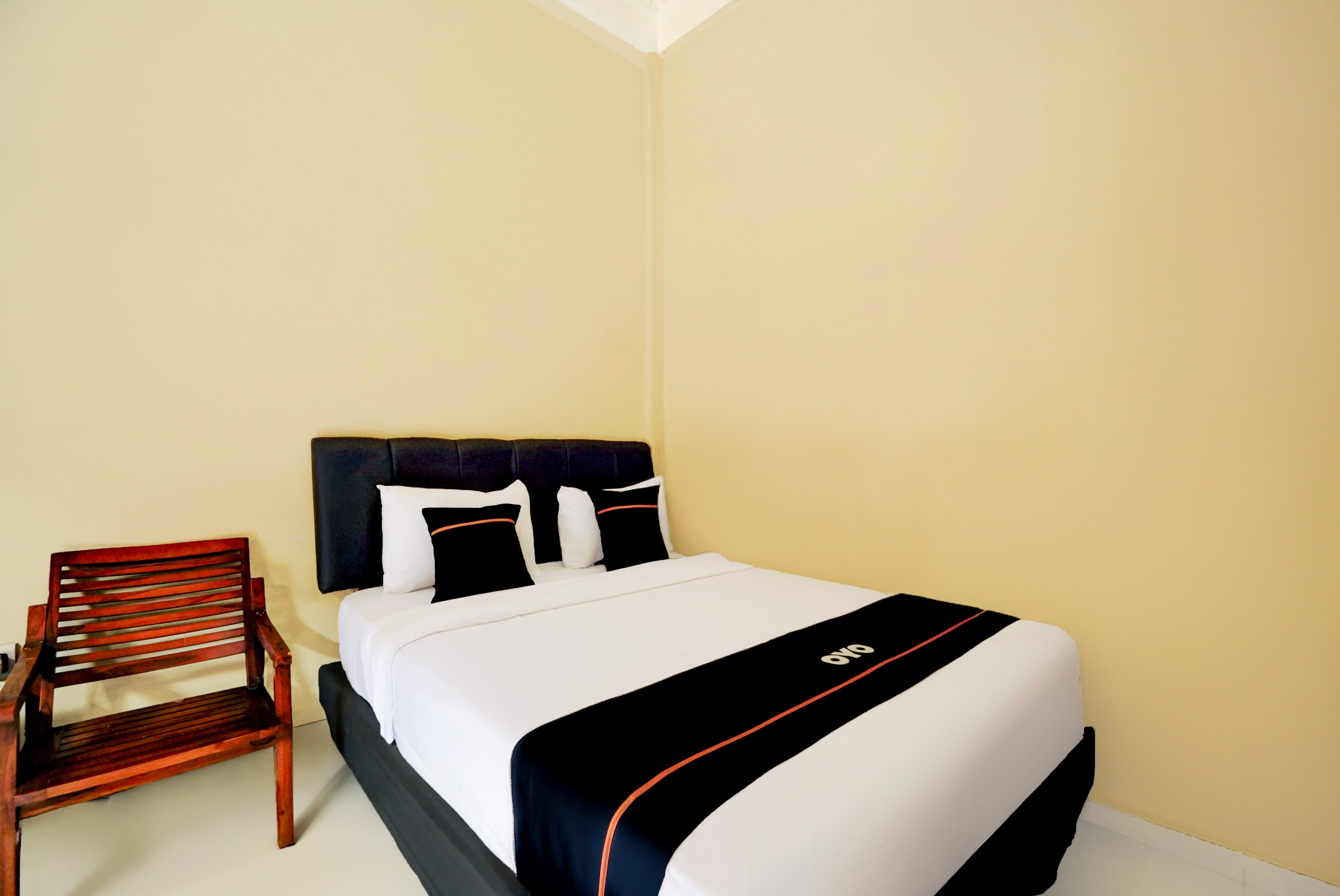 OYO 179 68 Residence Indonesia - Tap to explore photos